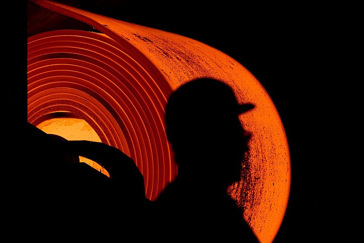 Die Stahlindustrie steht nach Darstellung des Branchenverbandes unter erheblichem Druck. (Archivbild) - © Rolf Vennenbernd/dpa