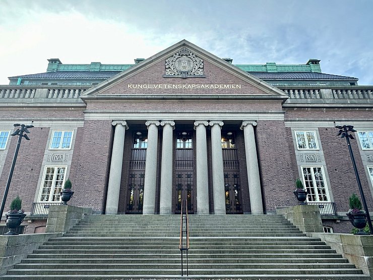 In der Königlich-Schwedischen Akademie der Wissenschaften sind die letzten Nobelpreisträger des Jahres verkündet worden. (Archivbild) - © Steffen Trumpf/dpa