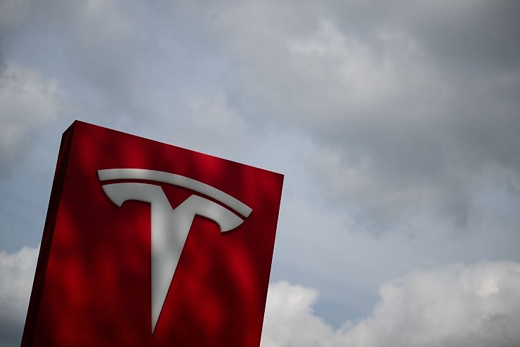 Tesla kommt dieses Jahr nicht zur IAA. (Archivbild) - © Sebastian Gollnow/dpa