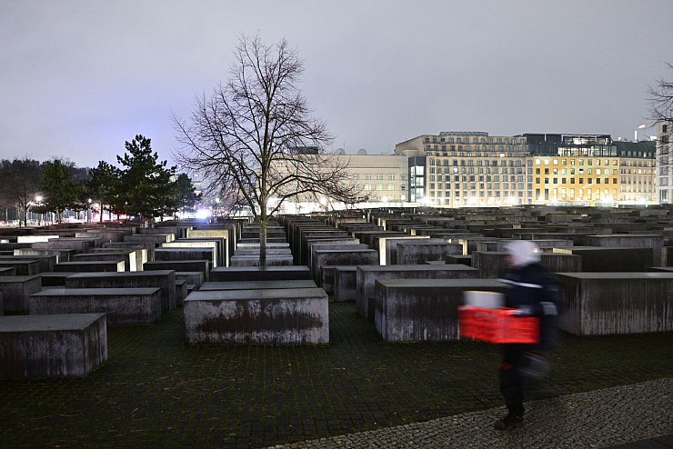 Die Tat ereignete sich am Holocaust-Mahnmal. - © Sebastian Gollnow/dpa