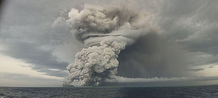 Ausbruch von Untersee-Vulkan im Pazifik-Raum - © Tonga Geological Services/ZUMA Press Wire Service/dpa