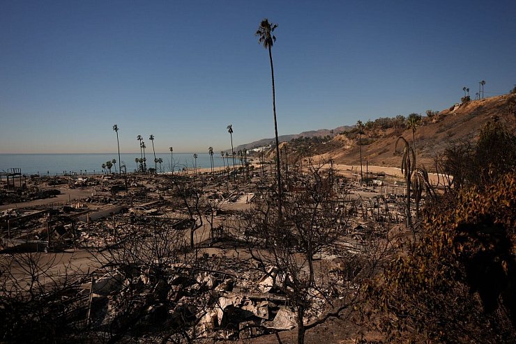 Für die Betroffenen der Feuerkatastrophe werden Millionen-Spenden gesammelt. - © Jae C. Hong/AP/dpa