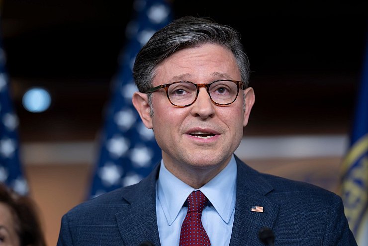 Der republikanische Vorsitzende des Repräsentantenhauses, Mike Johnson, rechnet nicht mit einer dritten Amtszeit Trumps. (Archivfoto) - © J. Scott Applewhite/AP/dpa