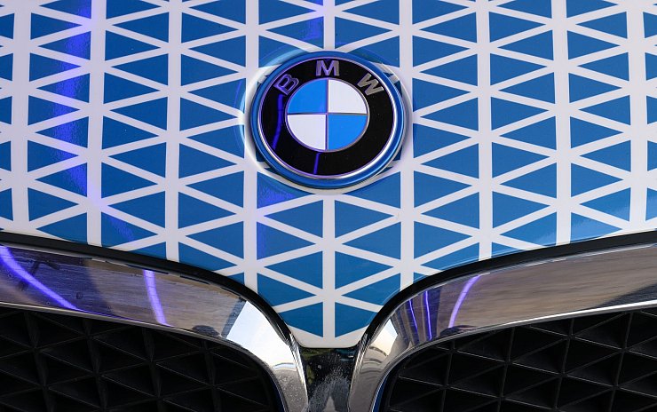 BMW steht für Technologieoffenheit - vom Verbrenner bis zum Wasserstoffauto. - © Hendrik Schmidt/dpa