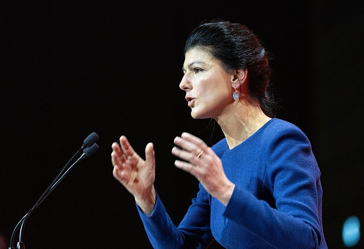 Die BSW-Vorsitzende, Sahra Wagenknecht, spricht von einer «Abwärtsspirale bei der inneren Sicherheit». - © Hannes P. Albert/dpa