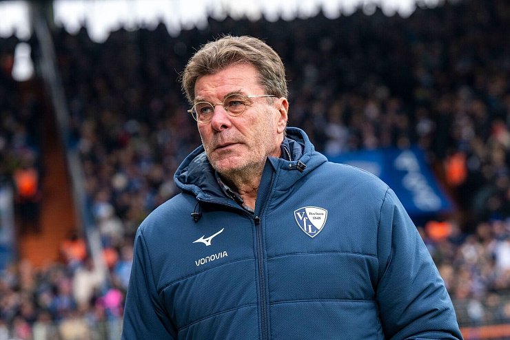 Dieter Hecking muss vorerst auf einen Flügelspieler verzichten. - © David Inderlied/dpa