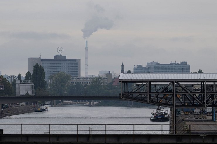 Trübe Aussichten in Stuttgart: Im Haushalt der Stadt fehlen Hunderte Millionen Euro. (Archivbild) - © Marijan Murat/dpa
