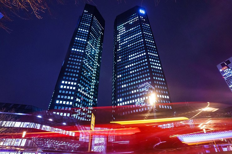 Der Gewinn der Deutschen Bank ist 2024 gesunken. - © Andreas Arnold/dpa