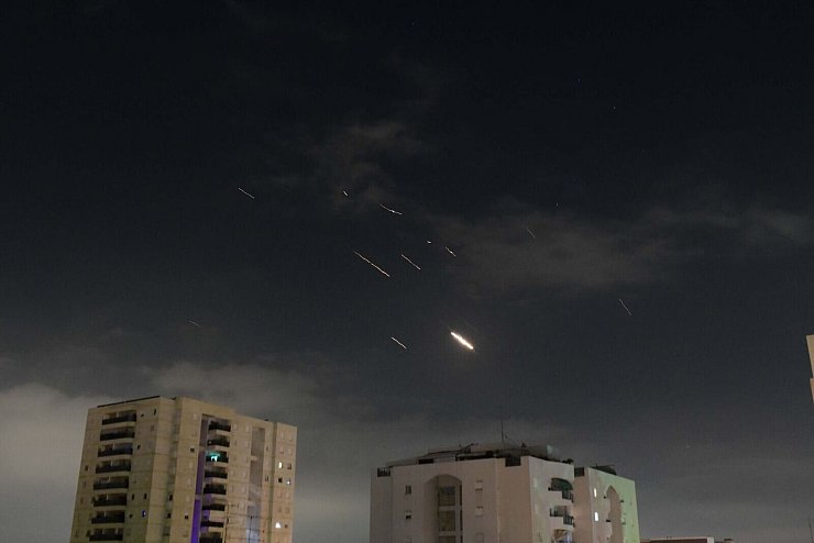 Israel fängt iranische Raketen ab. - © Tomer Neuberg/Xinhua/dpa