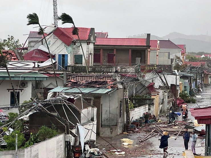 Die Verwüstungen waren teils erheblich. - © Viet Hoang/VNExpress/AP/dpa