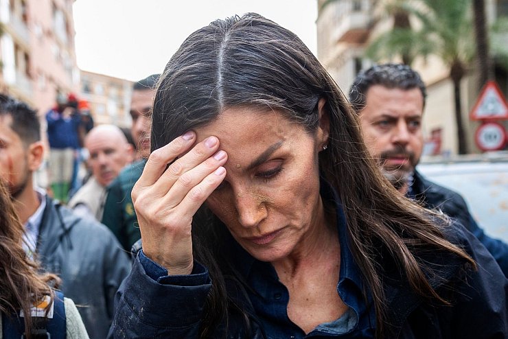 Tumulte bei Besuch des spanischen Königspaars im Unwettergebiet; Spaniens Königin Letizia. - © David Melero/AP