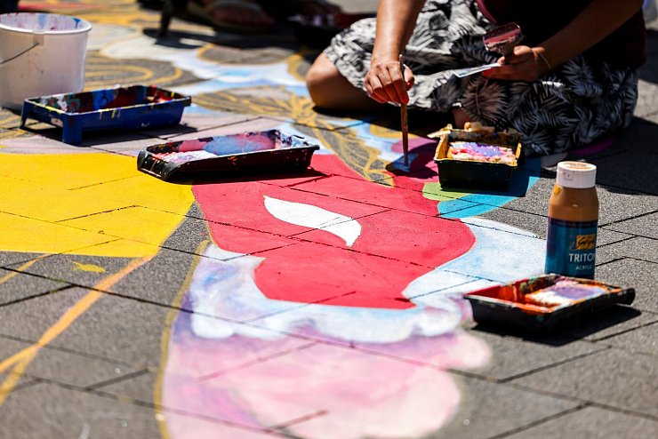 Hier zu sehen der rote Kussmund, bekannt vom Album «Red» aus 2012. - © Christoph Reichwein/dpa