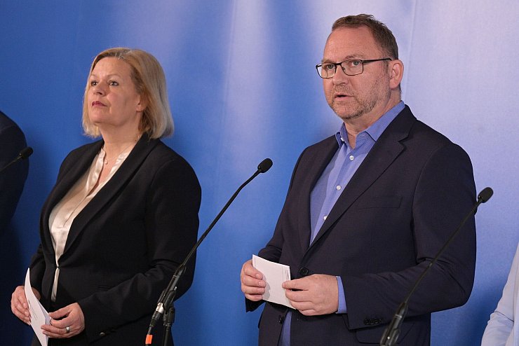 Ein schwieriges Ergebnis in schwierigen Zeiten, sagen die Gewerkschaften. - © Michael Bahlo/dpa