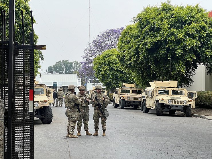 Soldaten sind auch hier in Paramount stationiert. - © Benno Schwinghammer/dpa