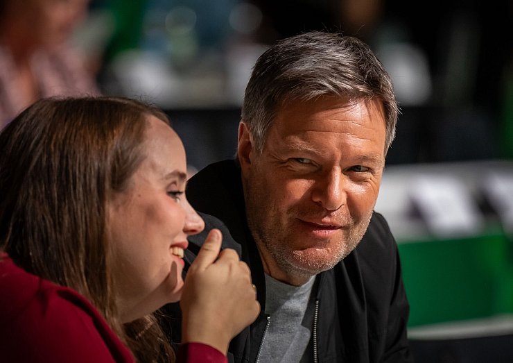 Beim Parteitag soll Robert Habeck zum Spitzenkandidaten für die Bundestagswahl gewählt werden. - © Michael Kappeler/dpa