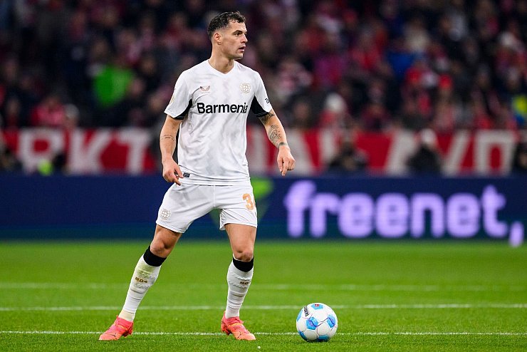 Der Einsatz von Granit Xhaka für Leverkusen bei Borussia Dortmund entscheidet sich erst kurzfristig. - © Tom Weller/dpa