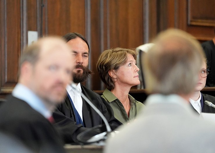 Die Unternehmerin Christina Block stellt sich als Angeklagte den Fragen des Hamburger Landgerichts. - © Marcus Brandt/dpa-Pool/dpa