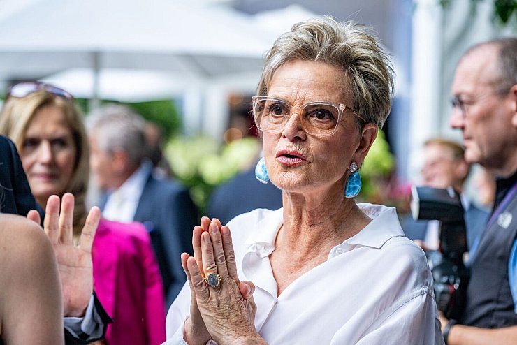 Gloria Fürstin von Thurn und Taxis ist eine schillernde Figur, die sehr polarisiert. (Archivbild) - © Armin Weigel/dpa