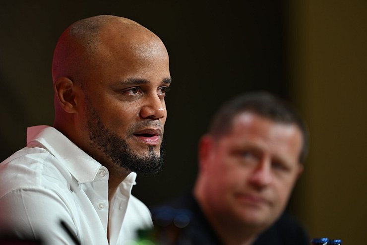 Vincent Kompany (l) und Max Eberl (r) hoffen auf zwei Meistertitel des FC Bayern am Wochenende. - © Sven Hoppe/dpa
