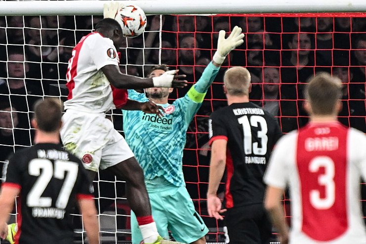 Brian Brobbey brachte Ajax Amsterdam früh in Führung. - © Arne Dedert/dpa