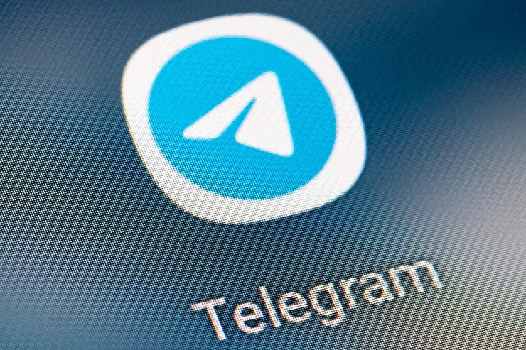 Telegram will bei Bekämpfung illegaler Inhalte innerhalb «der Standards der Branche» liegen. (Archivbild) - © Fabian Sommer/dpa