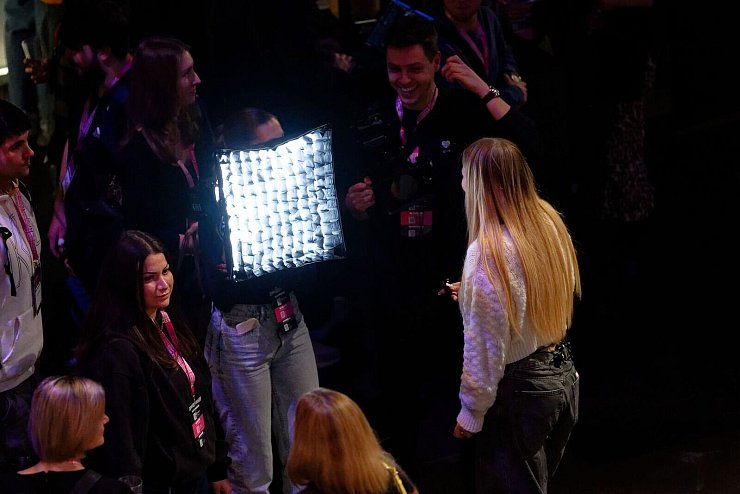 Rund 500 Social-Media-Stars treffen sich beim VideoDays Festival in Köln. - © Henning Kaiser/dpa