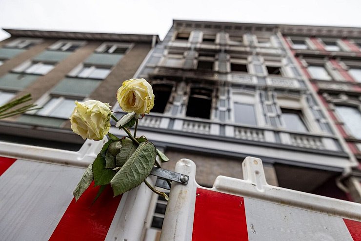 Der geständige Brandstifter steht wegen vierfachen Mordes vor Gericht. - © Christoph Reichwein/dpa