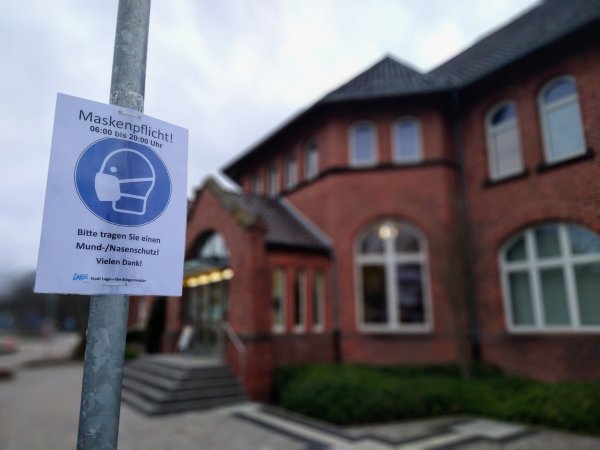 Die Maskenpflicht gilt in Lage ab sofort wieder auf allen Parkplätzen. Auch in den anderen Städten soll sie ausgedehnt werden. - © Archivfoto: Yvonne Glandien