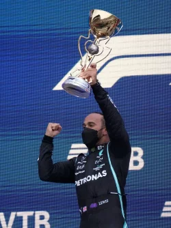 Triumph - &copy; Foto: Sergei Grits/AP/dpa