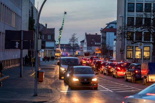 Auf dem Kronenplatz werden wieder einige Fahrgeschäfte bereitstehen. - © Archivfoto: Torben Gocke