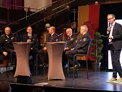 Talkrunde mit dem Chronikteam unter der Moderation von Markus Knoblich (rechts). - © Thomas Krügler