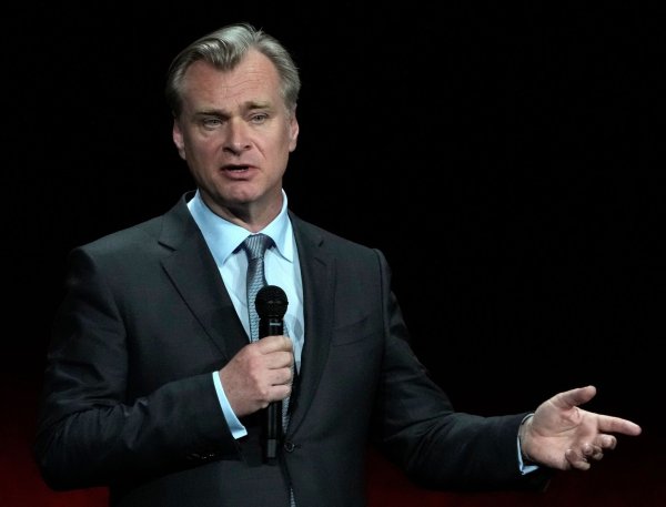 Der britische Regisseur Christopher Nolan wurde beim Training kalt erwischt. - © Chris Pizzello/Invision via AP/dpa