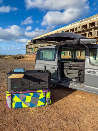 Ultraleicht: Das aufblasbare K&uuml;chenmodul von Stuff Bubble bietet Sp&uuml;lbecken, Wassertank und K&uuml;hlschrank. - &copy; Stuff Bubble/dpa-tmn