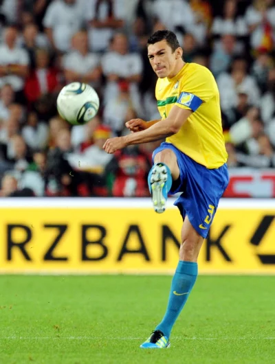 Der 47-J&auml;hrige fr&uuml;here Bundesliga-Star L&uacute;cio wird nach einem h&auml;uslichen Unfall in einem Krankenhaus in Brasilia wegen Verbrennungen behandelt. - &copy; picture alliance / dpa