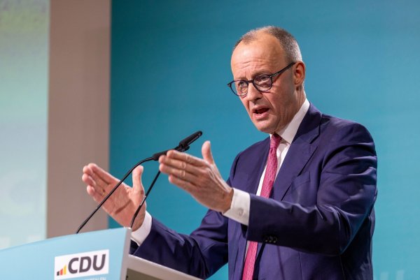 «Das ist sehr seriös«, sagt Merz über das Unionswahlprogramm. - © Thomas Banneyer/dpa