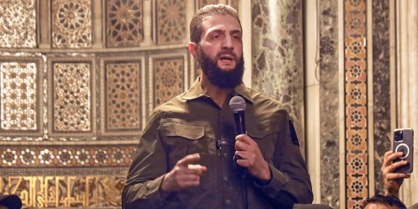 Für Ahmed al-Scharaa beginnt ein neues Kapitel mit internationalen Kontakten. - © Omar Albam/AP/dpa