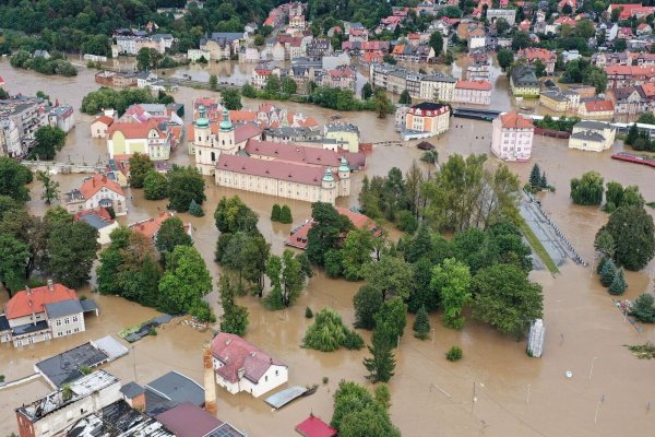 Verheerende Verwüstung in Klondzko in Polen. - © Maciej Kulczynski/PAP/dpa