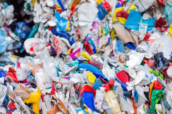 Der EU-Rechnungshof sieht einige Probleme bei den EU-Abgaben auf nicht recycelte Plastik-Verpackungen. (Archivbild) - © Rolf Vennenbernd/dpa