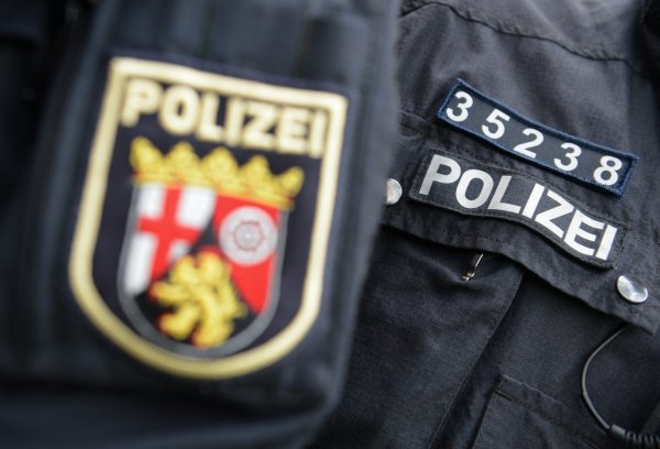 Kennzeichnung für Polizisten - © Foto: Arne Dedert