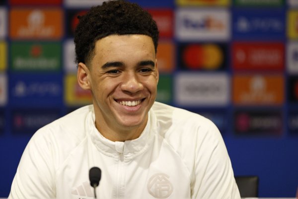 Jamal Musiala brennt auf einen Einsatz gegen Manchester United. - © Richard Sellers/PA Wire/dpa