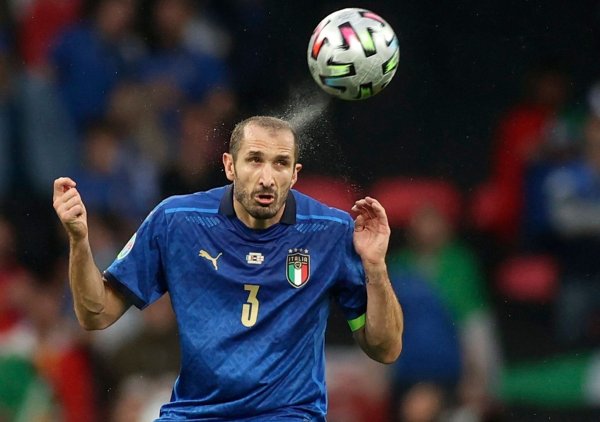 Italiens Giorgio Chiellini hat das Ende seiner Karriere angekündigt. - © Carl Recine/Pool Reuters/AP/dpa