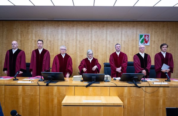 Sieben Verfassungsrichter bilden den NRW-Verfassungsgerichtshof. - © Guido Kirchner/dpa