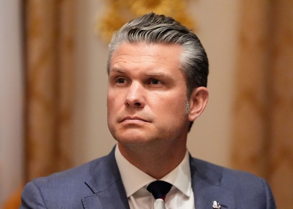 Hegseth nennt sich seit längerer Zeit Kriegsminister. (Archivbild) - © Alex Brandon/AP/dpa