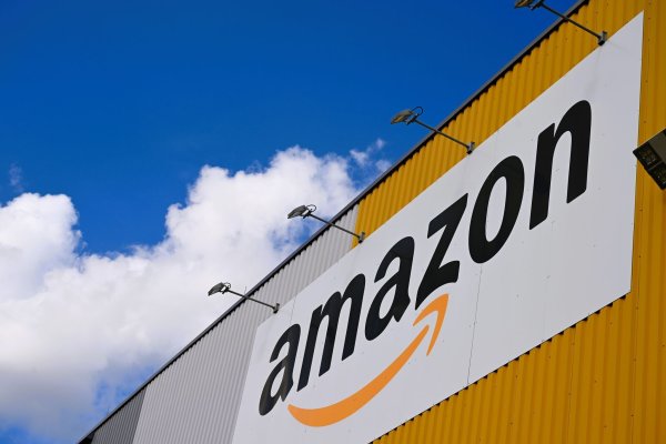 Der weltgrößte Online-Händler Amazon streicht rund 14.000 Arbeitsplätze in der Verwaltung. (Archivbild) - © Wolf von Dewitz/dpa