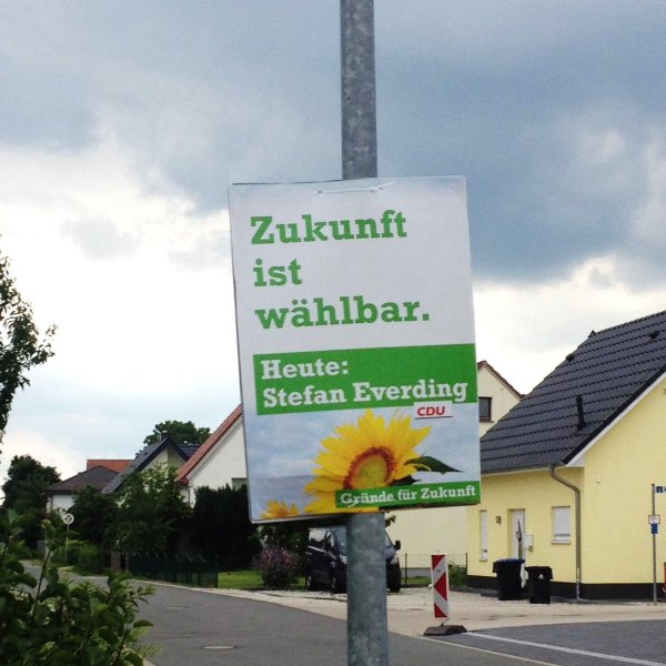 Eines der irreführenden CDU-Plakate am Wahltag. - © Rainer Brinkmann