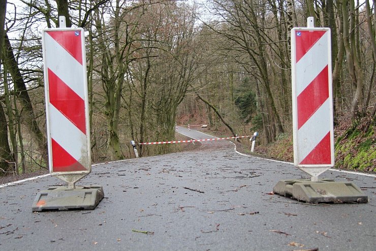 Auch die Wiembecker Straße in Lemgo musste gesperrt werden. - © Nadine Uphoff
