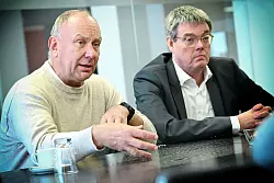 Reinhard Tweer und Karsten Schürmann vom Unternehmerverband. - © BARBARA FRANKE