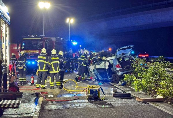 Auf der L74 ist es zu einem schweren Unfall gekommen. - © Gianni Gattus/Blaulicht Aktuell Solingen/dpa