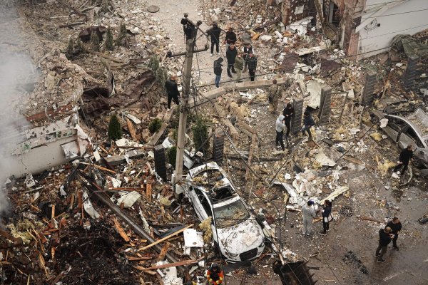 Kiew war eines der Ziele der russischen Angriffe in der Nacht und in den Morgenstunden. - © Efrem Lukatsky/AP/dpa