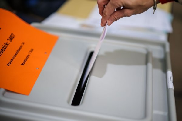 Bei der Wahlbeteiligung gibt es bislang in NRW kein einheitliches Bild. - © Christoph Reichwein/dpa